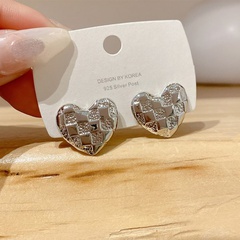 Fashion Simple Alloy Heart Shaped New Ear Studs