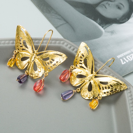 Nuevos pendientes de aleación de mariposa incrustados de diamantes de imitación de oro de moda's discount tags