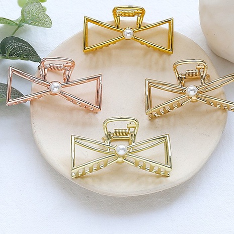 Fashion Bow Shaped Inlay Pearl Retro Metal Hairpin Alloy Barrettes's discount tags