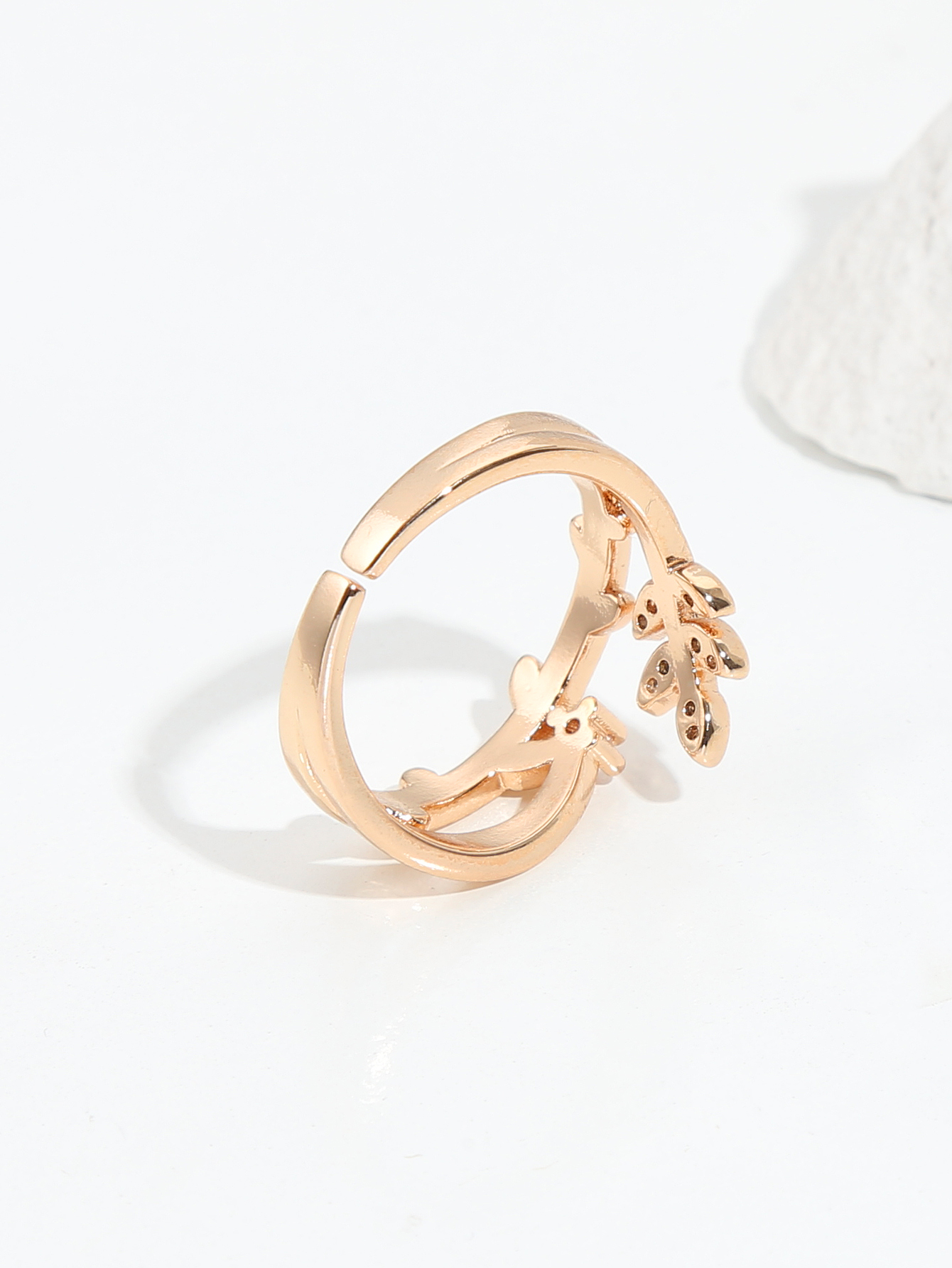 Fashion Copper Geometric Pattern Ring Inlaid zircon Zircon Copper Rings 1 Piecepicture3