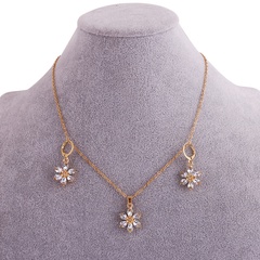 Fashion Elegant Ornament Crystal Flowers Shape Earrings and Necklace Set