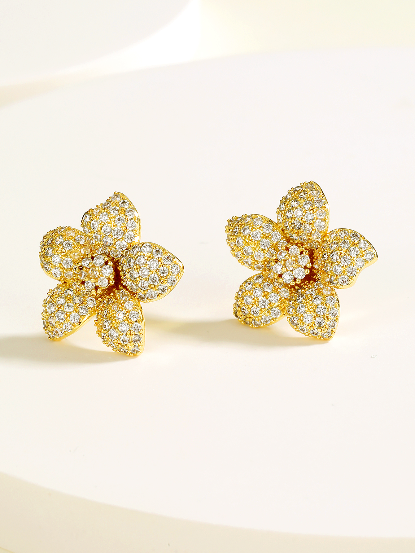 Fashion Simple Flower Shape Plating 18K Gold Zircon Copper Earringspicture2