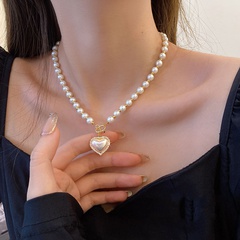2022 New Fashion Heart Pendant Pearl Beaded  Clavicle Chain Necklace for Women