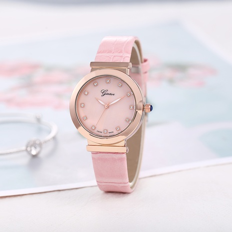 Reloj de cuarzo para mujer de aleación de diamantes de imitación con incrustaciones de correa de cuero de PU de color sólido de moda's discount tags