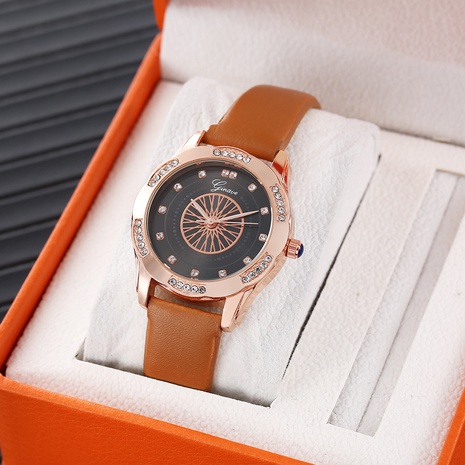 Reloj de mujer de aleación de diamantes de imitación con incrustaciones de correa de cuero de PU de color sólido geométrico simple's discount tags