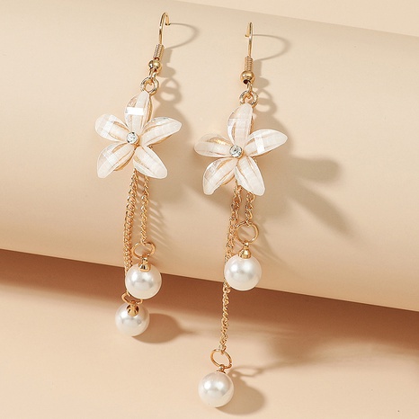 Pendientes de aleación de cinco hojas con borla de perlas en forma de flor de moda's discount tags