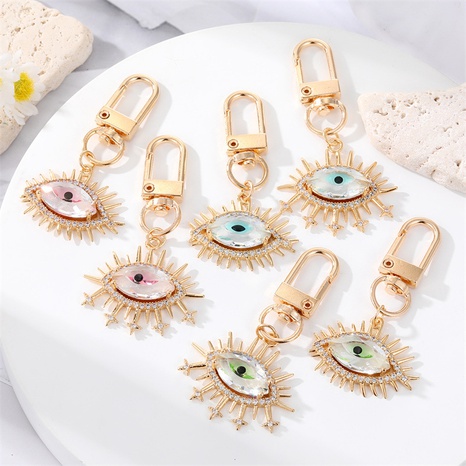 Aleación de moda con incrustaciones de diamantes de imitación en forma de ojo llavero electrochapado oro bolso colgante's discount tags