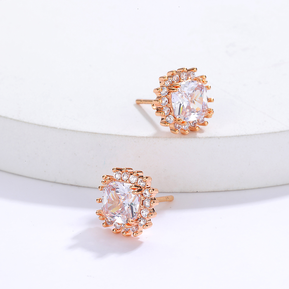 Fashion Creative Round Geometric Copper plating 18K Gold Inlaid Zircon Stud Earringspicture2