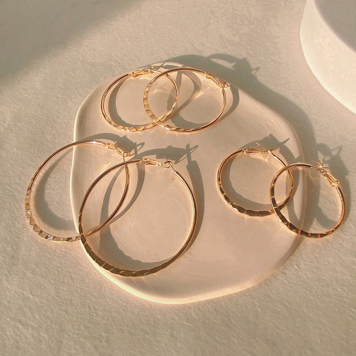Mode Einfache Feste Farbe Kreis Falten Konkaven Konvexen Metall Ohrringepicture2