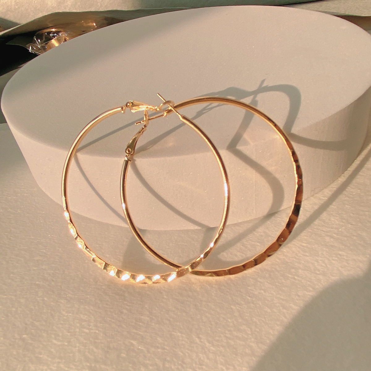 Mode Einfache Feste Farbe Kreis Falten Konkaven Konvexen Metall Ohrringepicture4
