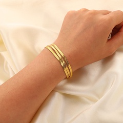 Einfache Drei-Schicht Flache Schlange Knochen Kette 18K Gold Überzogene Edelstahl Armband