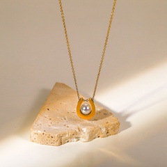 Nuevo collar con colgante de perlas en forma de U de acero inoxidable chapado en oro de 18K