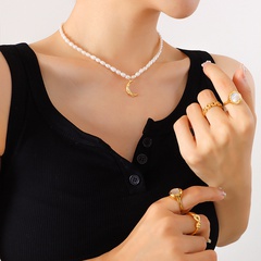 Fashion Natural Freshwater Short Pearl Necklace Titanium Steel Gold-Plated Moon Pendant Necklace