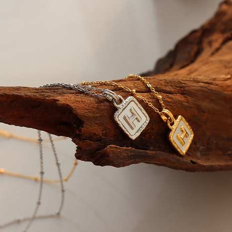 Collar de oro de 18K chapado con letra H de concha de mar blanco Natural de estilo clásico de moda's discount tags