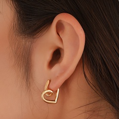 Fashion Simple Twisted Heart-Shaped Geometric Alloy Earring Ear Studs
