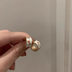 2022 neue Frühjahr C-Förmigen Stud Ohrringe Einfache Blume Muster Ohrringe für Frauen