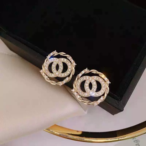 2022 nuevo anillo redondo dorado con incrustaciones de diamantes de imitación para mujer pendientes's discount tags