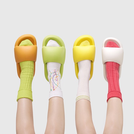 2022 nueva moda pan Color sólido EVA Material suave cómodo no-Ropa de deslizamiento-Zapatillas resistentes's discount tags