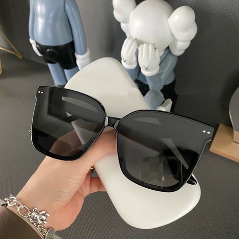 Nueva moda gafas de sol cuadradas de color sólido con protección UV's discount tags