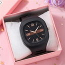 Reloj de estilo coreano de moda para hombres y mujeres reloj deportivo de silicona reloj de cuarzo con cara Digital cuadradapicture9