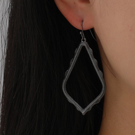Frau Mode Geometrisch Legierung Ohrringe Überzug Ohrringe's discount tags