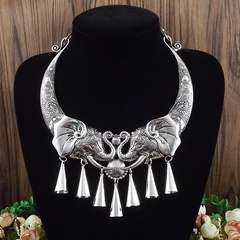 Frau Vintage-Stil Übertrieben Ethnischer Stil Halbkreis Elefant Drachen Legierung Keine Intarsien Halskette