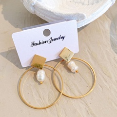 Women'S Fashion Geometric Metal Earrings Inlaid Pearls Pearl Hoop Earrings