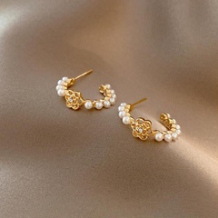 Frau Elegant Mode Blume Legierung Ohrringe Überzug Künstliche Perlen Stud Ohrringe