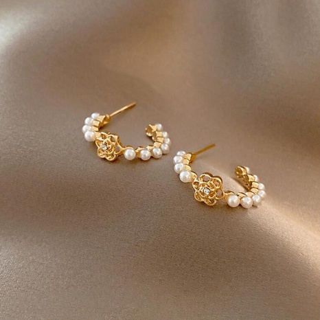 Frau Elegant Mode Blume Legierung Ohrringe Überzug Künstliche Perlen Stud Ohrringe's discount tags