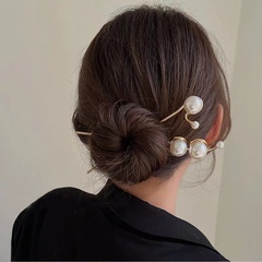 Frau Mode Einfacher Stil Geometrisch Metall Kopfbedeckung Überzug Künstliche Perlen Haarklammer