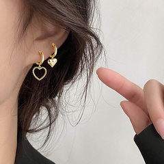 Korean Style AliExpress Hot Sale Gold Retro Asymmetric Love Heart Earrings Same Style All-Matching Temperament Female Earrings