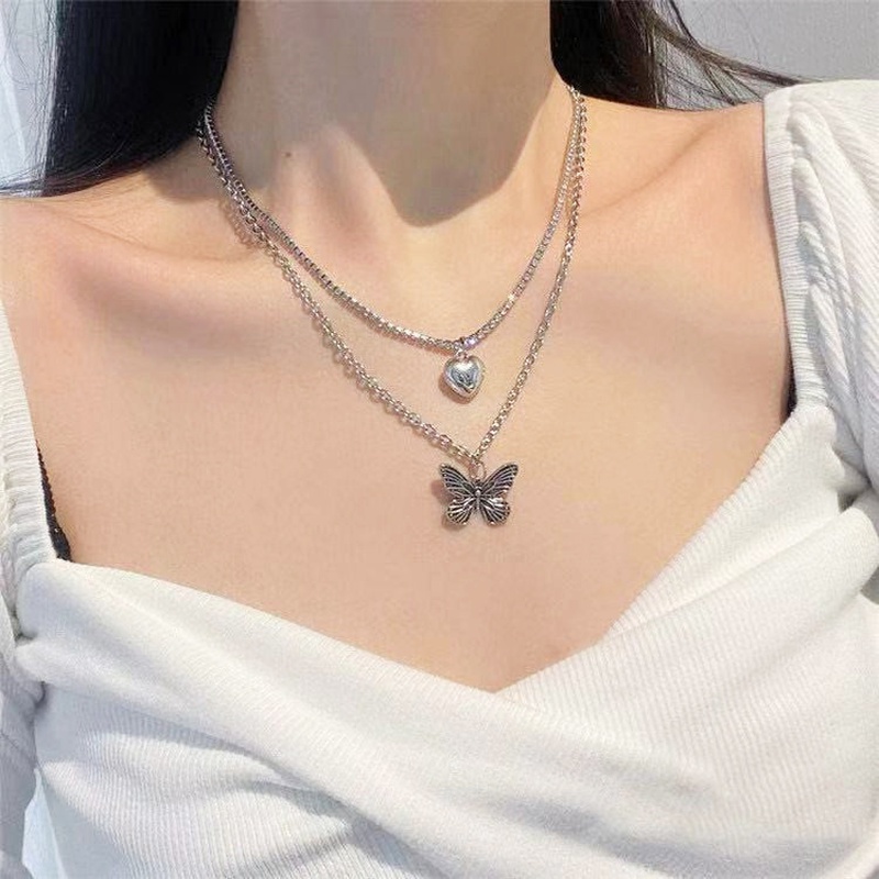 Simple moda doble plateadoCollar de diamantes de imitacin con incrustaciones de aleacin de corazn de mariposa colgante en capas