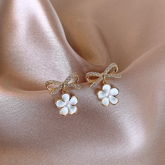 Fashion White Petals Bow Sweet Female Simple Earrings Wholesale