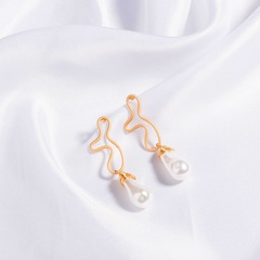 Fashion Simple Irregular Geometric Imitation Pearl Pendant Alloy Earrings