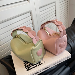 Women'S Elegant Fashion Heart Shape Solid Color Chain Square Zipper Pu Leather Handbag Crossbody Bag
