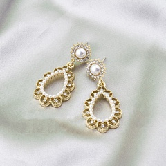 Women'S Baroque Style Geometric Water Drop Alloy Earrings Hollow Out Diamond Artificial Rhinestones Artificial Pearls Earrings