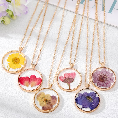 Women'S Pastoral Flower Alloy Necklace Flower Resin Necklaces's discount tags
