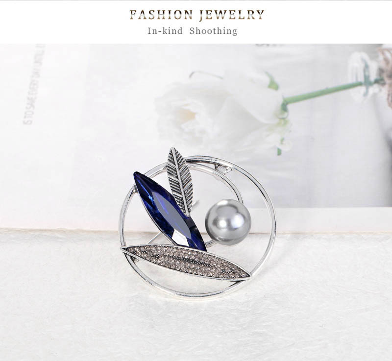Fashion Geometric Alloy Inlay Artificial Pearls Rhinestone Broochespicture1