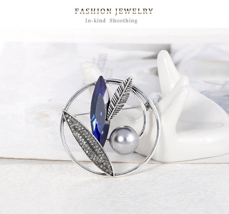 Fashion Geometric Alloy Inlay Artificial Pearls Rhinestone Broochespicture2