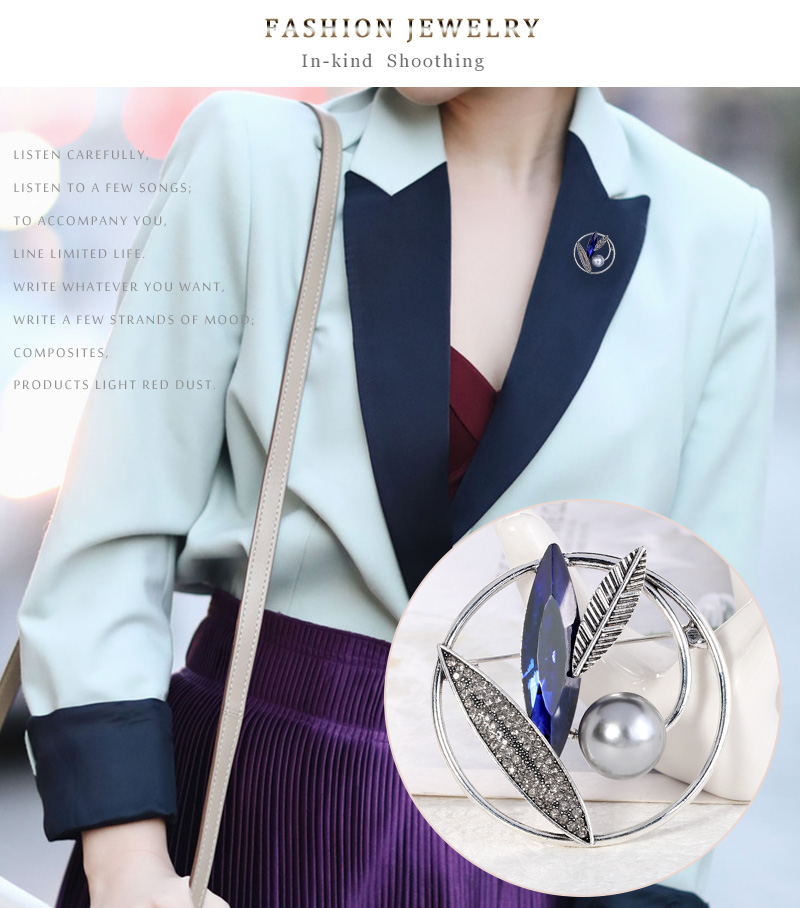 Fashion Geometric Alloy Inlay Artificial Pearls Rhinestone Broochespicture6
