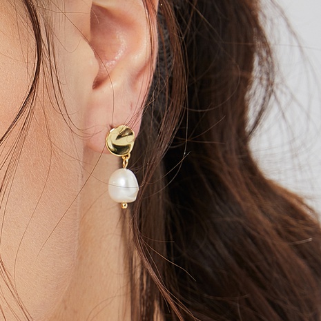 Mode Irrégulier Le Cuivre Des Boucles D'Oreilles Placage Perles Artificielles Boucles D'oreilles en cuivre's discount tags
