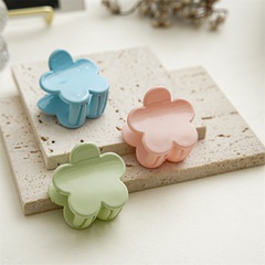 Sweet Solid Color Plastic Resin Flower Hair Claws 1 Piece