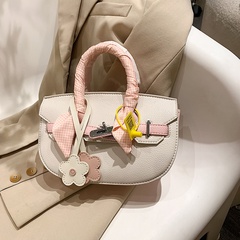 2022 New Fashion contrast color flower pendant Portable Shoulder Messenger Bag