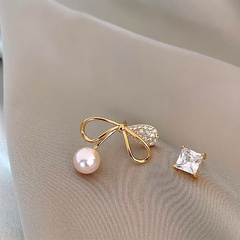 Women'S Fashion Asymmetrical Bow Knot Alloy Ear Studs Plating Inlay Rhinestone Glass Stud Earrings