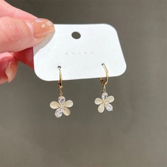 Women'S Fashion Flowers Alloy Earrings Plating Opal Clip&Cuff Earrings
