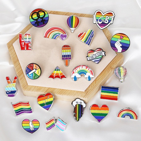 Broche de aleación de bandera colorida de dibujos animados gay del orgullo del arco iris en forma de corazón's discount tags