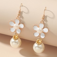 Women'S Fashion Flowers Alloy Earrings Inlaid Pearls Artificial Pearl Earrings