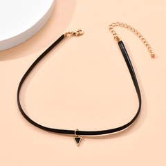 Women'S Retro Simple Style Triangle Alloy Necklace Splicing No Inlaid Choker