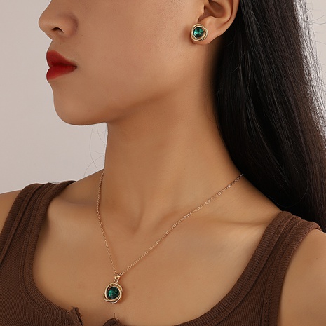 Frau Vintage-Stil Geometrisch Legierung Ohrringe Halskette Inlay Zirkon Halsketten's discount tags