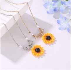Women'S Fashion Sunflower Alloy Pendant Necklace Inlaid Pearls Artificial Pearl Necklaces